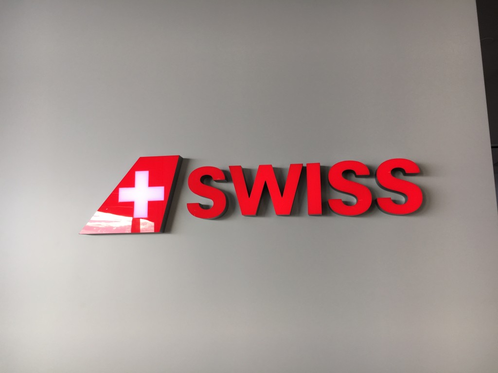SWISS Branding in der SWISS Senator Lounge Zürich Dock E