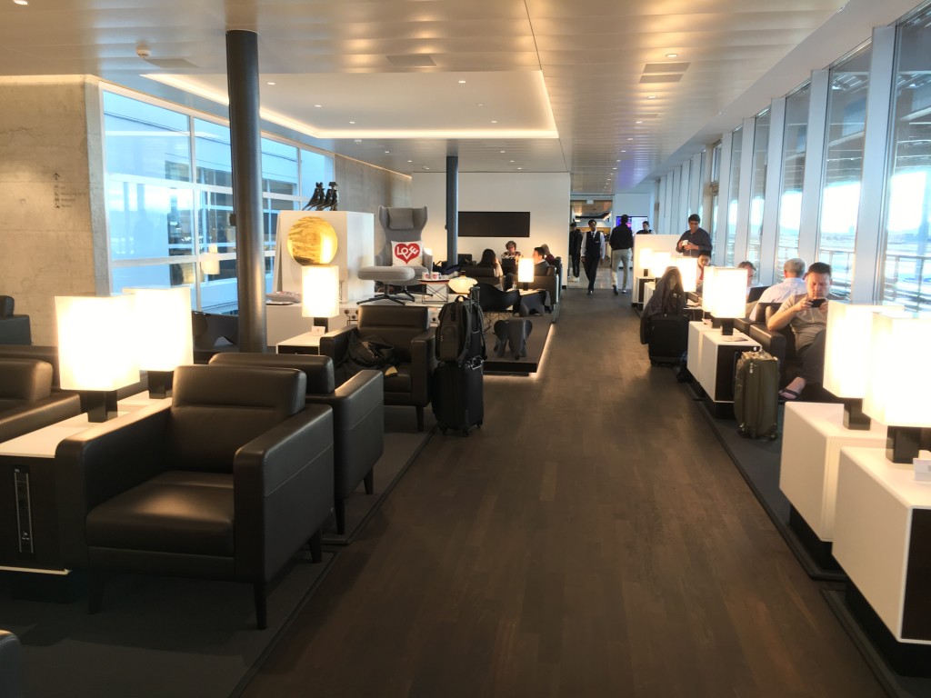 SWISS Senator Lounge Zürich Dock E - Sessel
