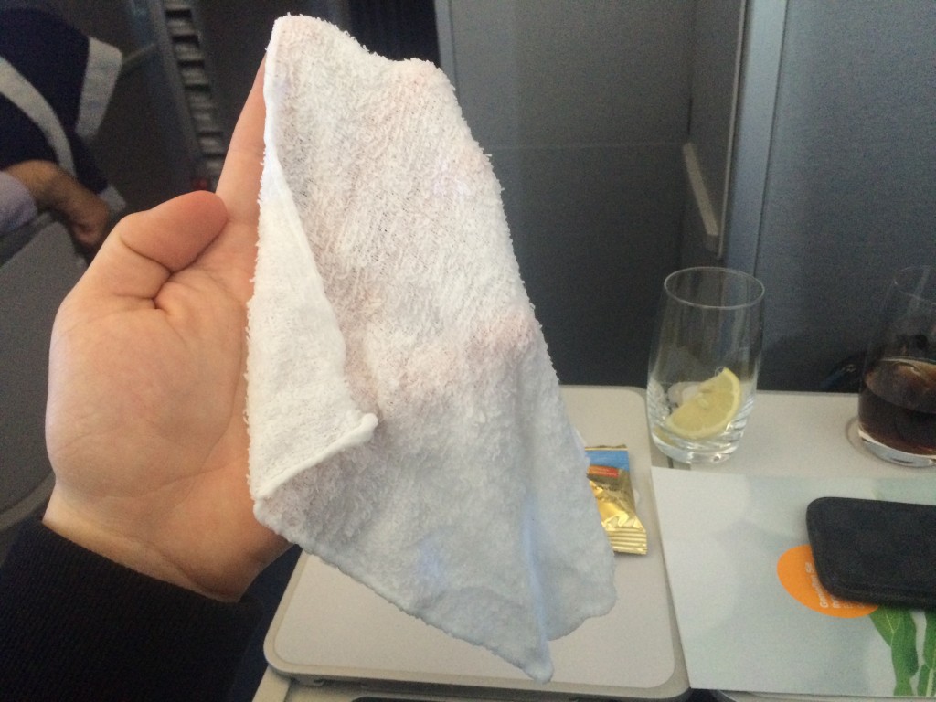 Lufthansa Business Class - heißes Tuch