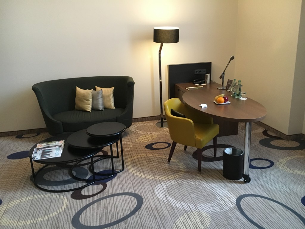 Sheraton Hannover Pelikan - Deluxe Suite Wohnzimmer