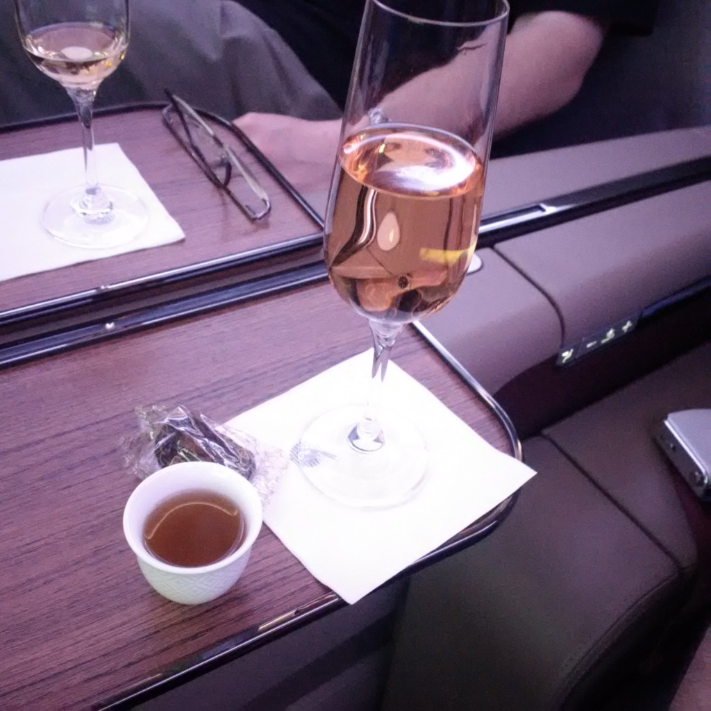 Qatar Airways First Class - Welcome Drink Teil 2