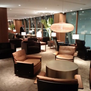 Sitzmöglichkeiten in der Cathay Pacific Lounge Bangkok