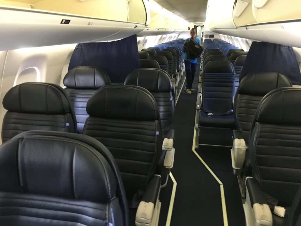 United Express First Class-ERJ175.2