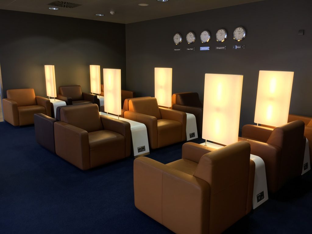 Lufthansa Senator Lounge Hannover Sessel