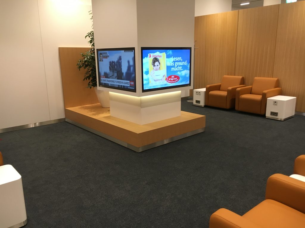 Lufthansa Senator Lounge München Satellit Schengen Fernsehecke