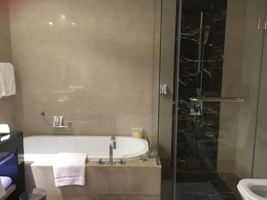 Le Royal Méridien Abu Dhabi Badezimmer