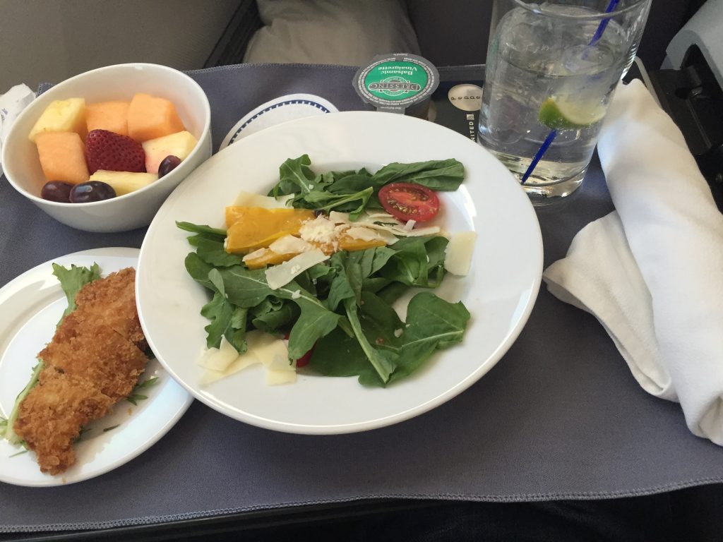 Unität Airlines Domestic First Class - Catering