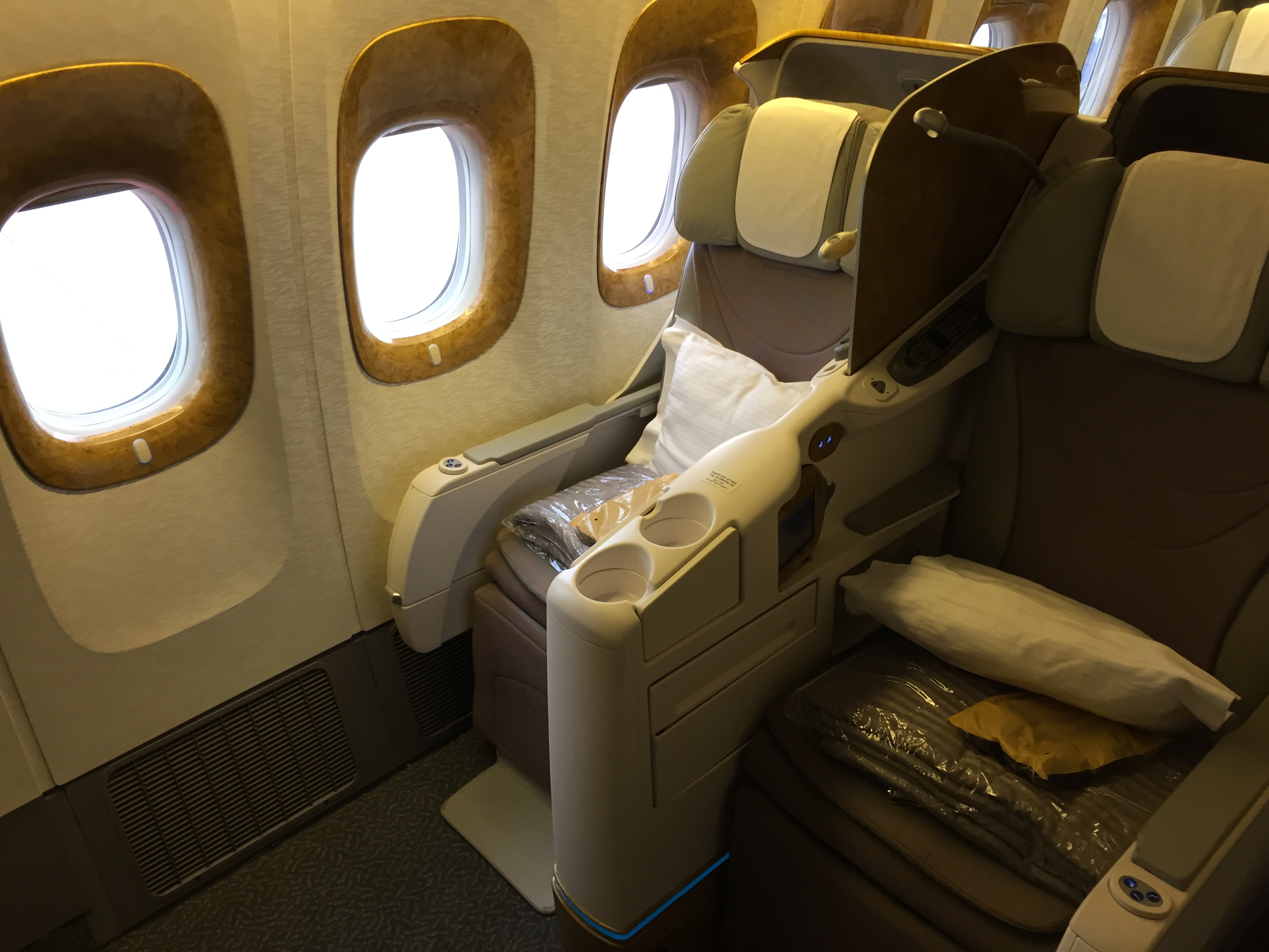 Review Emirates Business Class Boeing 777 Warschau Dubai