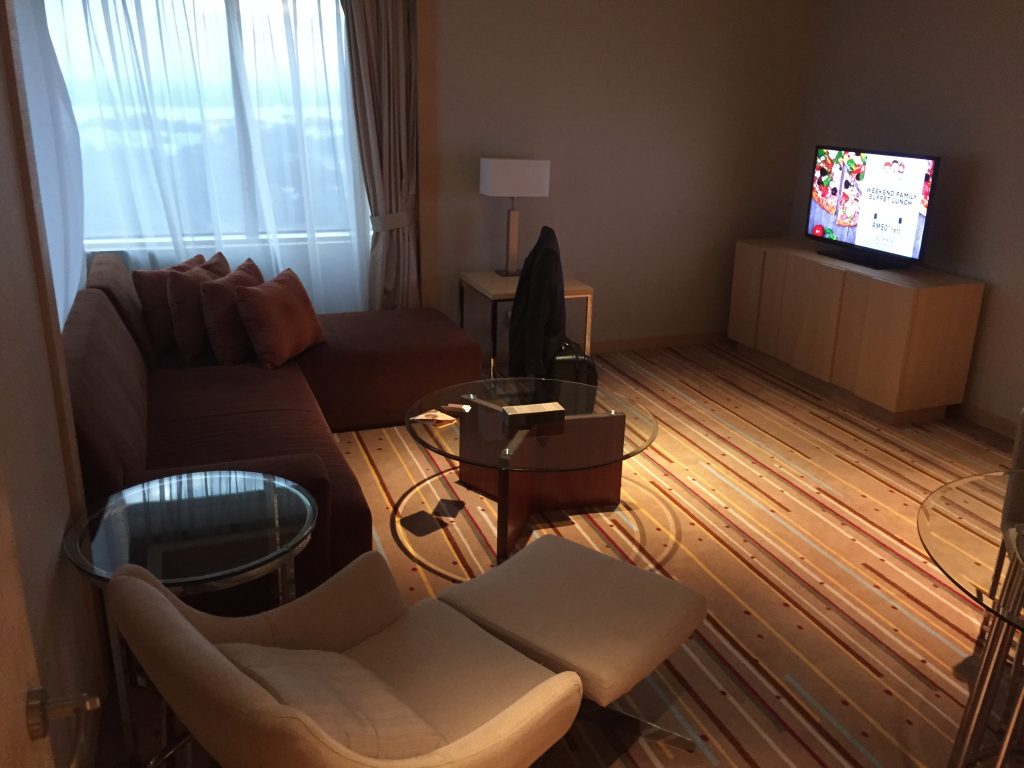 Doubletree by Hilton JB - Deluxe Suite Wohnzimmer
