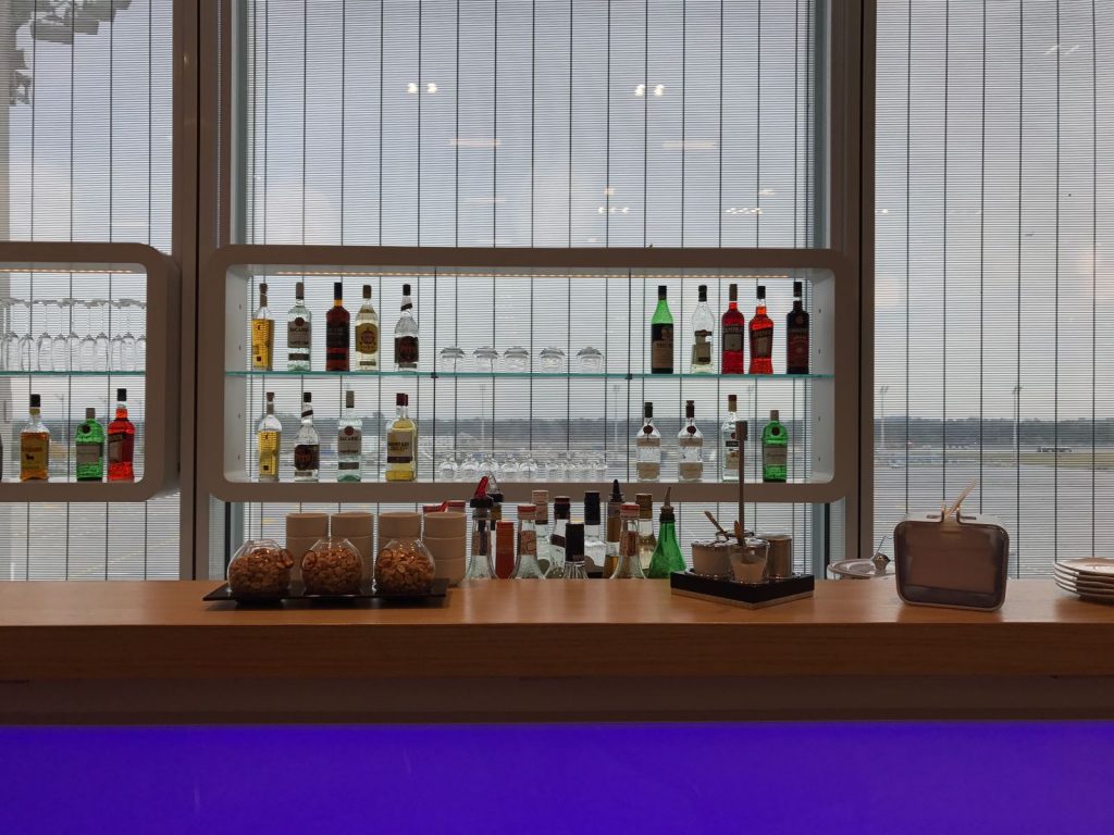 Lufthansa Senator Lounge München L Bar