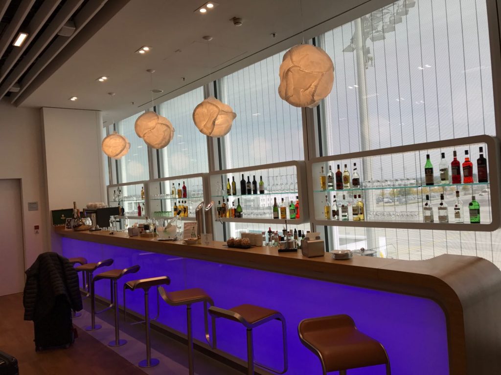 Lufthansa Senator Lounge München L Bar