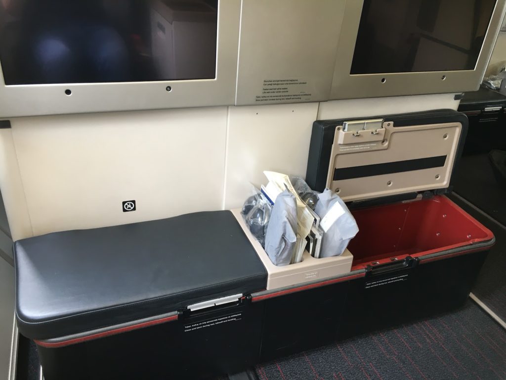 Turkish Airlines Business Class Ablage