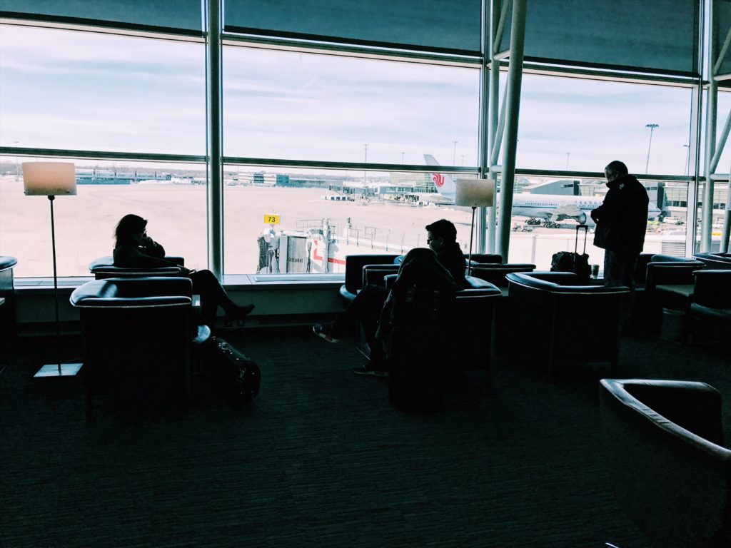 Air Canada Maple Leaf Lounge Montreal Transborder Ausblick