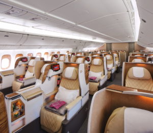 Neue Emirates Boeing 777-200LR Business Class