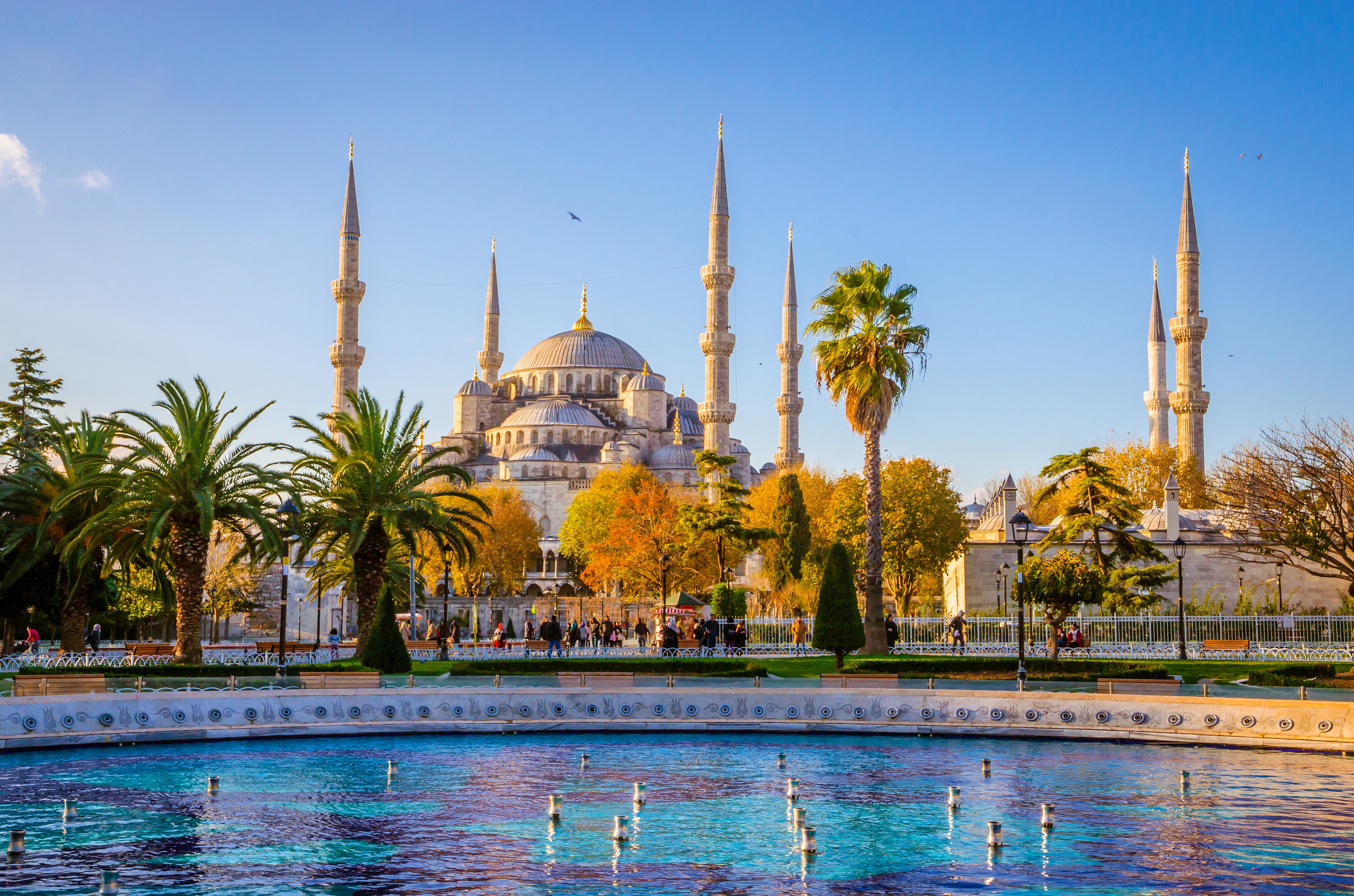 Тур в стамбул из минеральных. Измир голубая мечеть. Истанбул Турция. Мечеть Султанахмет.