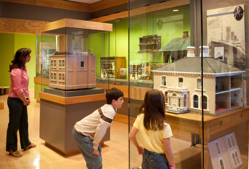 Mini Time Machine Museum of Miniatures - InsideFlyer DE