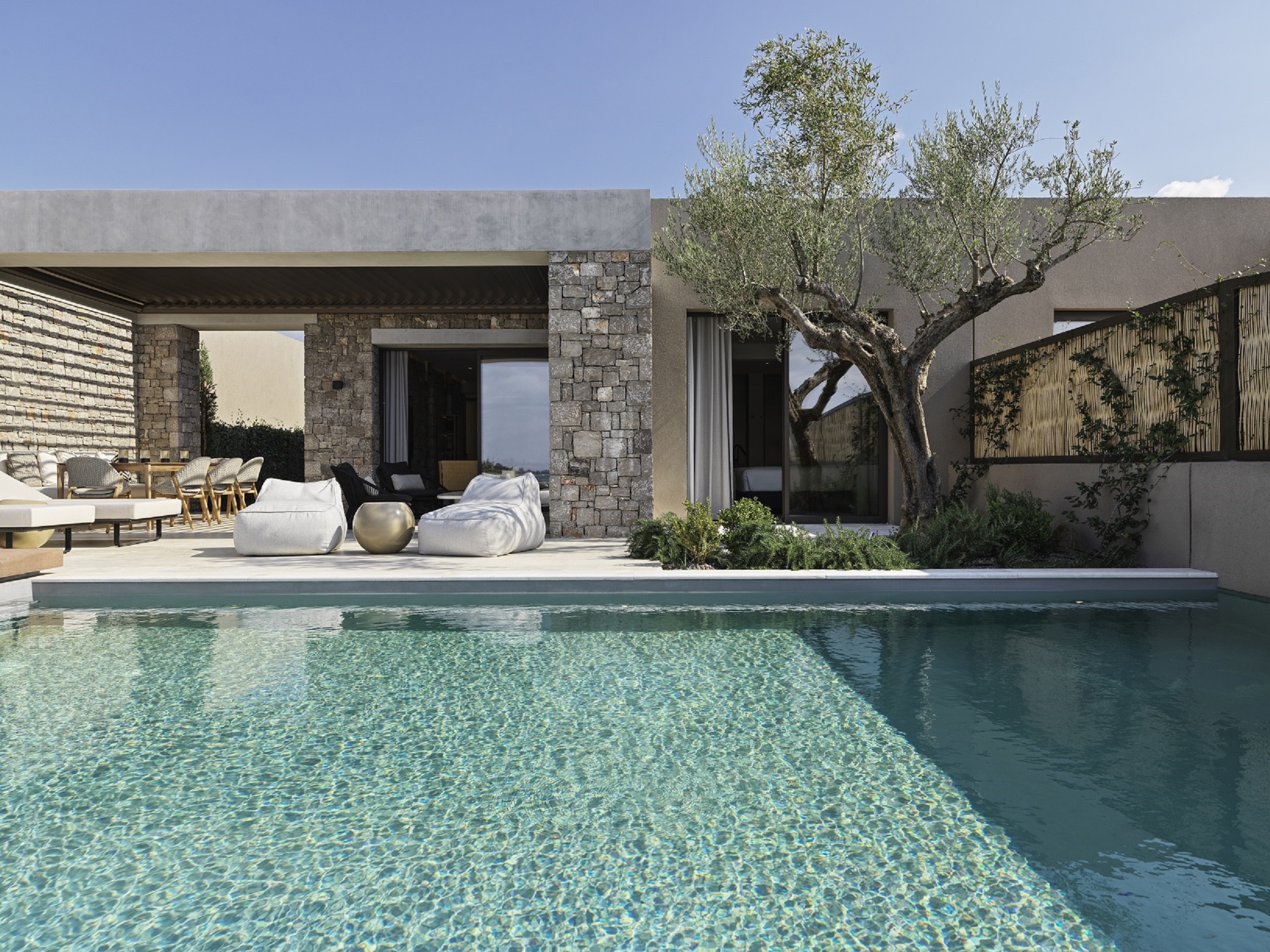 W Costa Navarino - B~spirited design - InsideFlyer DE