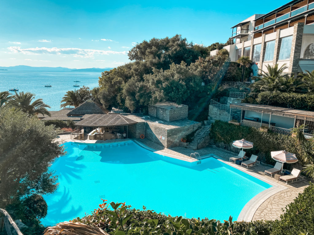 Eagles Palace Review Pool 3 InsideFlyer DE