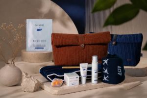 OT Business Class Amenity Kit mit Phenomé Kosmetik in Marineblau und Kupfer