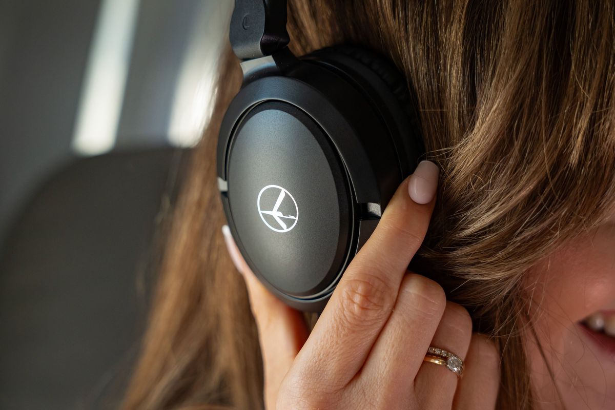LOT Polish Airlines neue Over-Ear-Kopfhörer Premium Economy Class