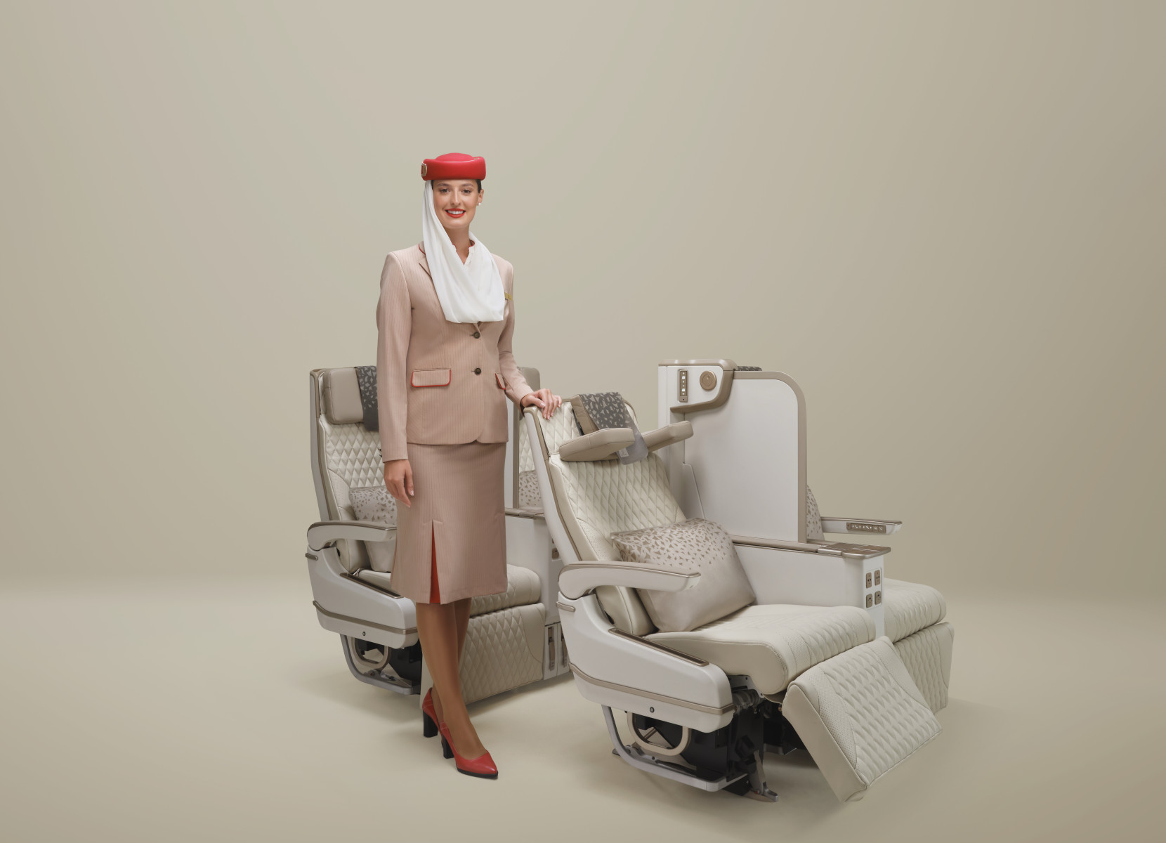 Emirates stellt neue Premium Economy mit elektrischem Sichtschutz vor